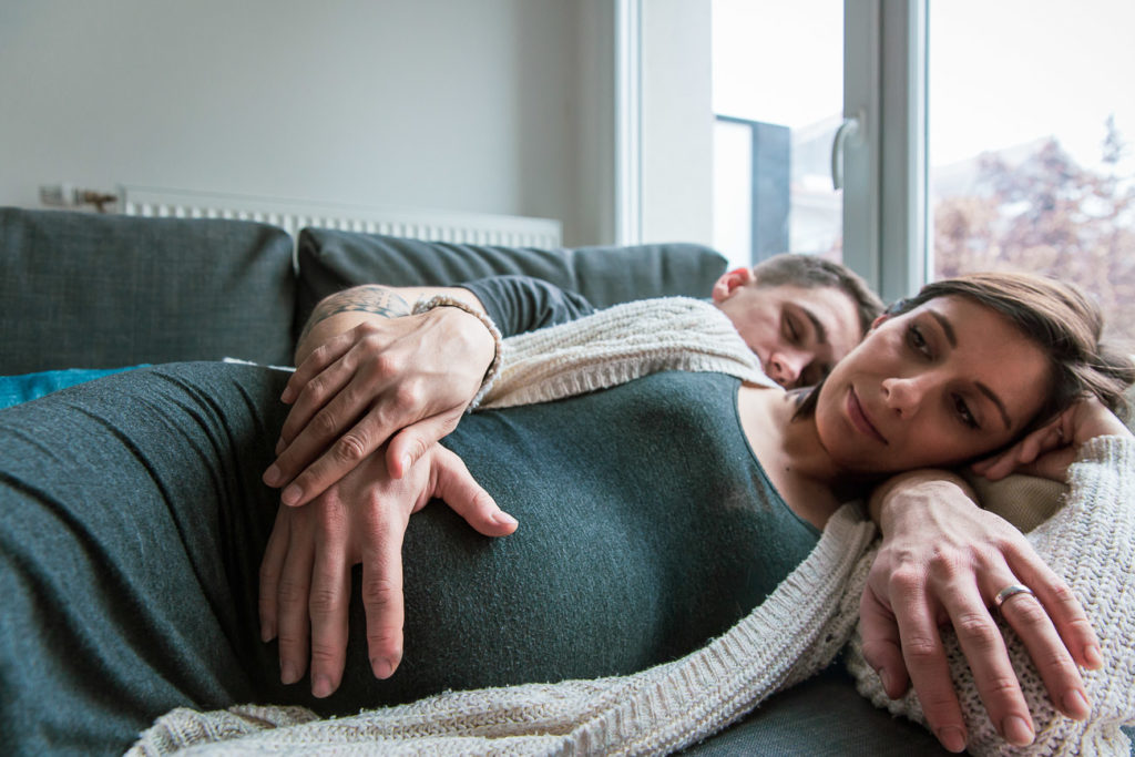 Photographe grossesse et famille lifestyle à Annemasse